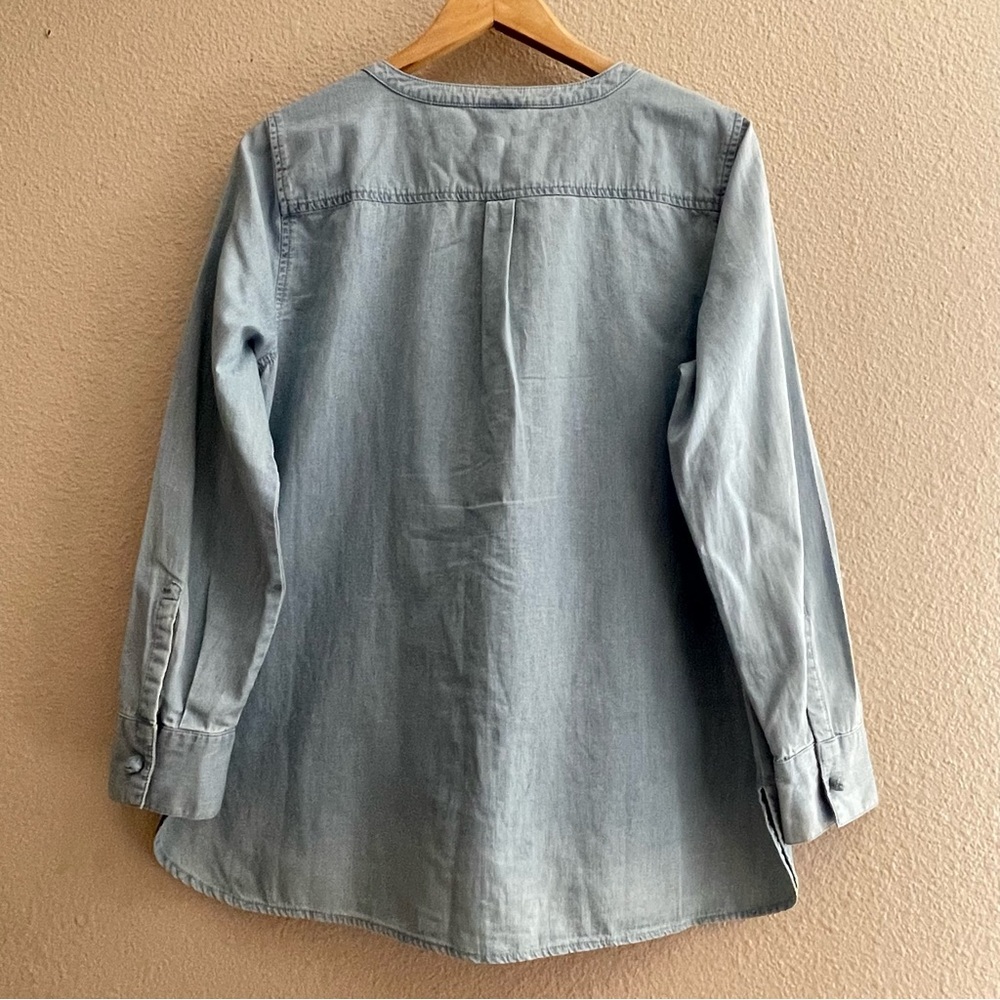J. Jill Stylish‎ Knot-Button denim Clarity Wash shirt - Picture 4 of 14